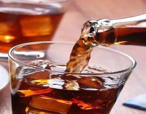 小雷|腰疼就是肾不好?饮料不控制,肾脏会遭殃?