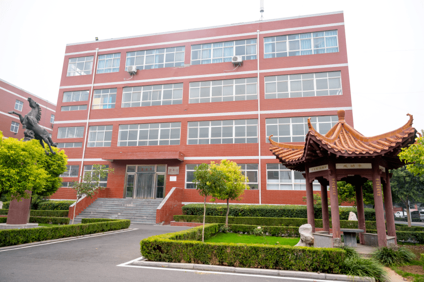 喜讯:永威学校图书馆被评为首批河南省中小学示范性图书馆
