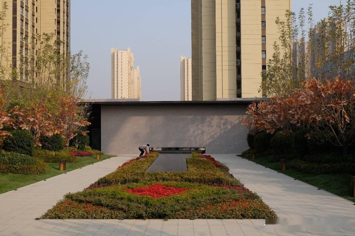 踩盘云玺首府营销中心,东湖这块发展速度你就可想而知了_保定