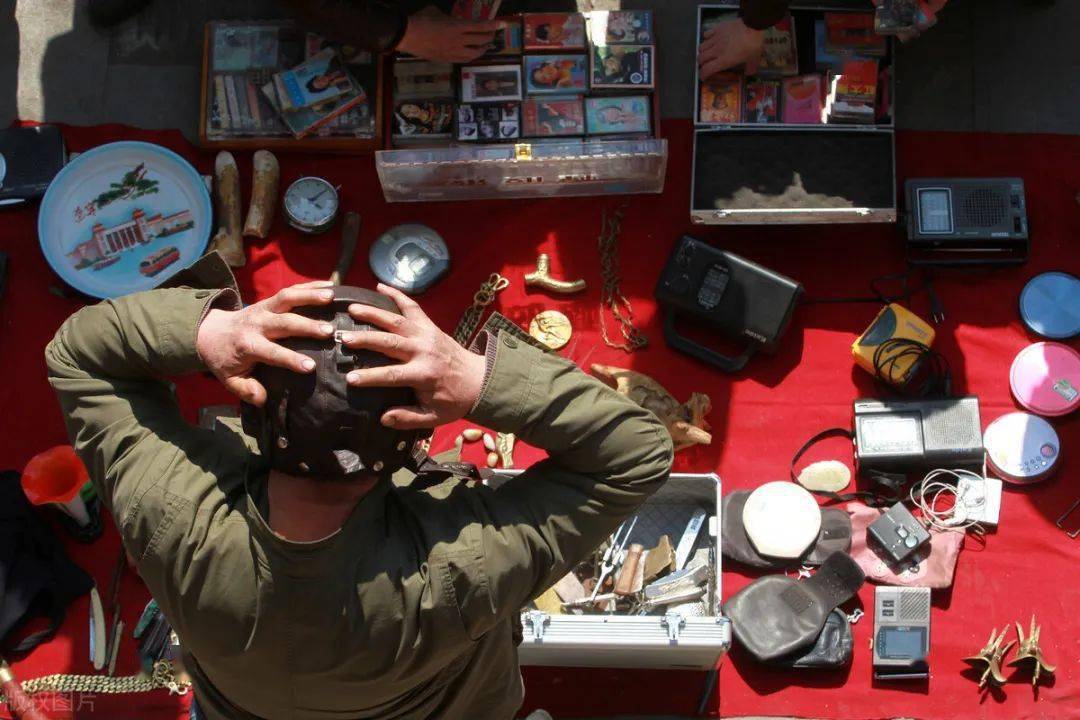 被套牢所谓古玩收藏家只能每天高喊情怀至上寻求安慰