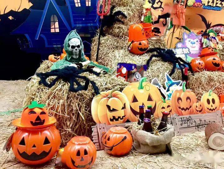 胖东来万圣节超市创意陈列