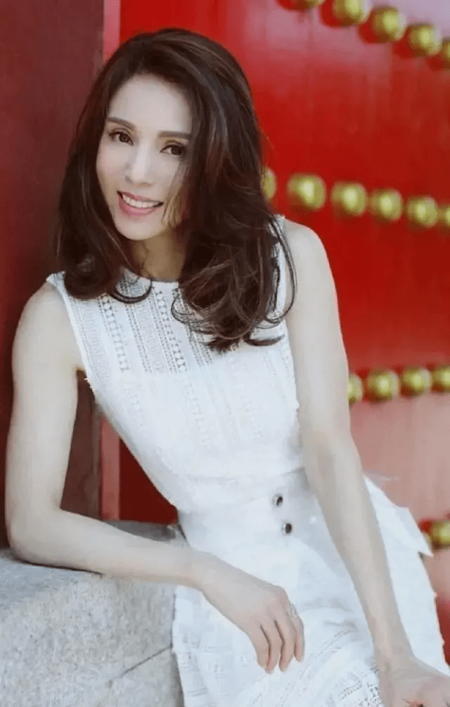 女神一美就美了几十年中山美穗ins近照引发热议