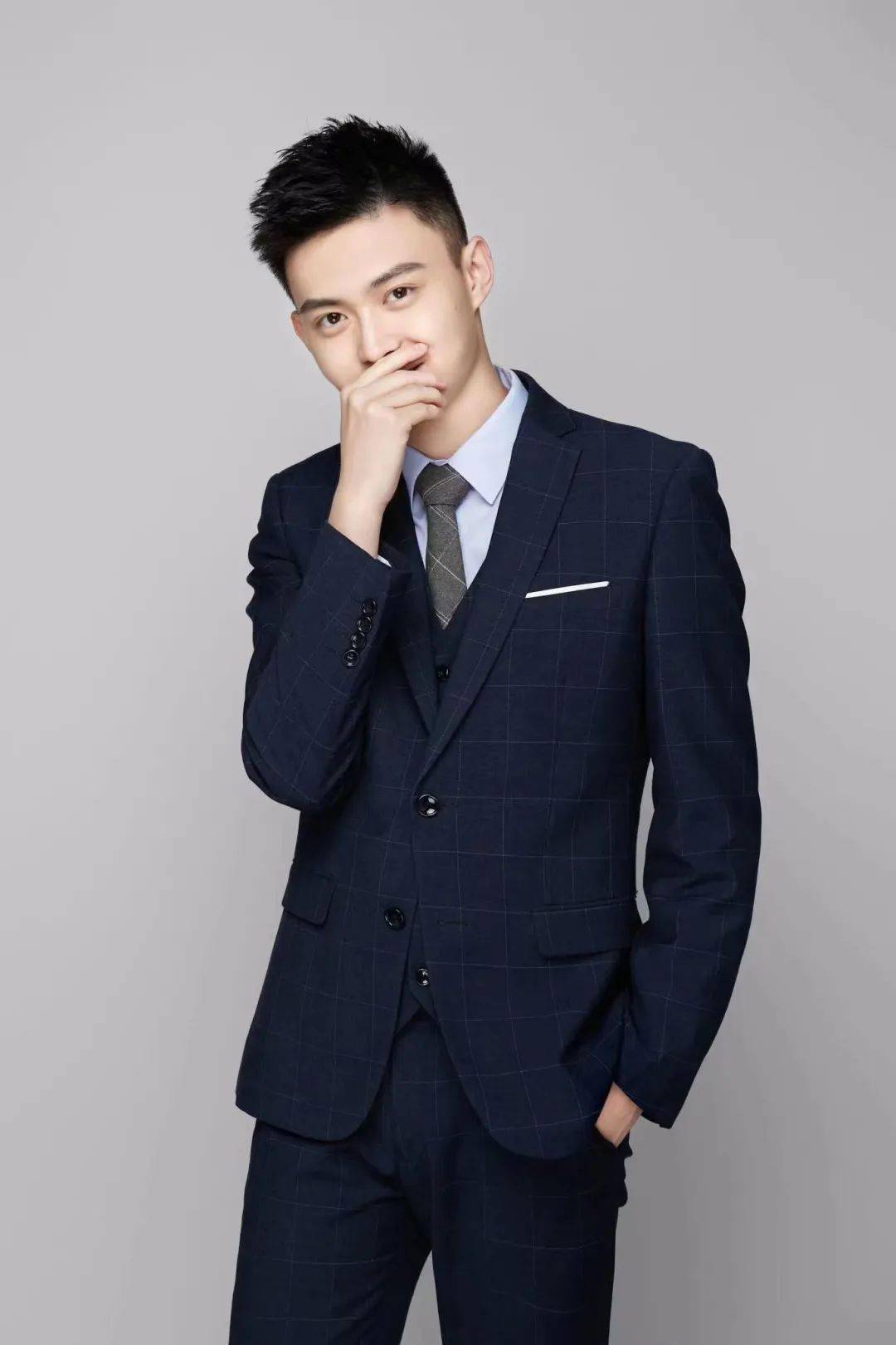 笑容亲切何泓霖抖音号:honglin610赵子豪交个朋友直播间年轻男主播赵