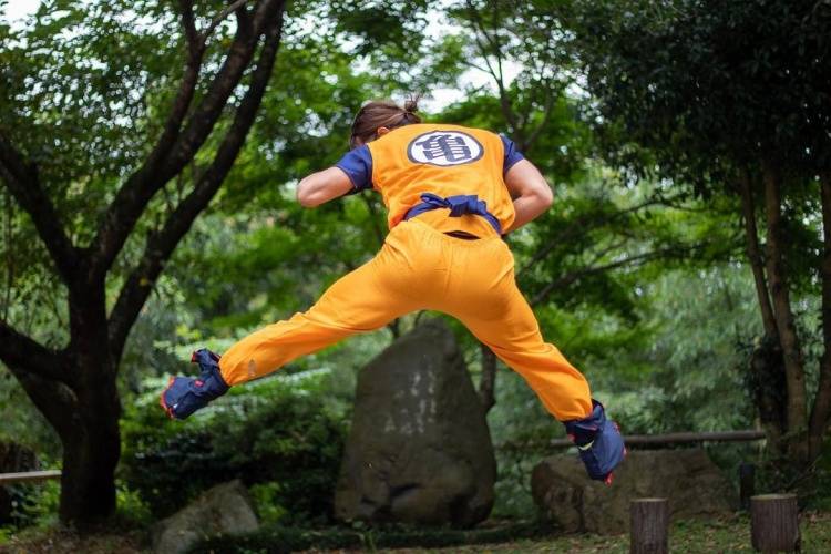 招式|老二次元了！本田圭佑INS晒照：扮七龙珠悟空，发龟派气功