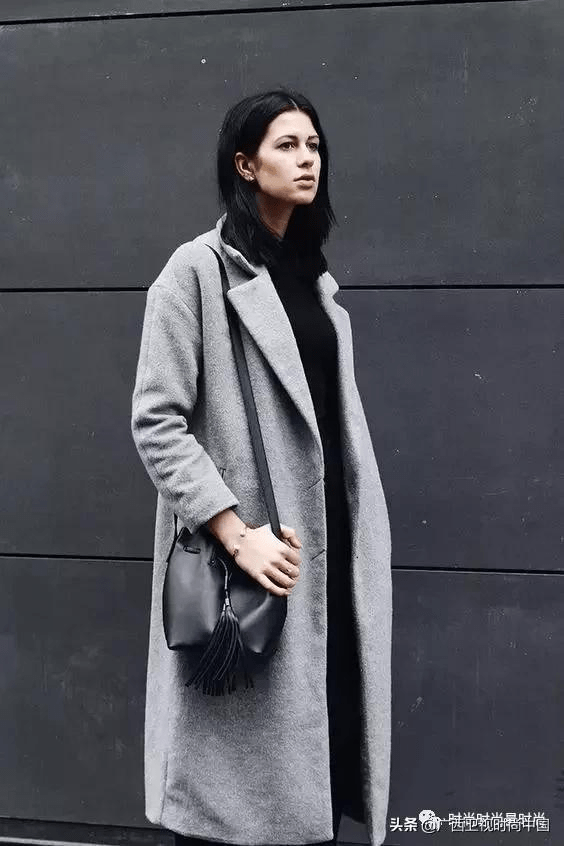 灰色的大衣,外套,似乎自身就带着高级感,穿起来气场十足