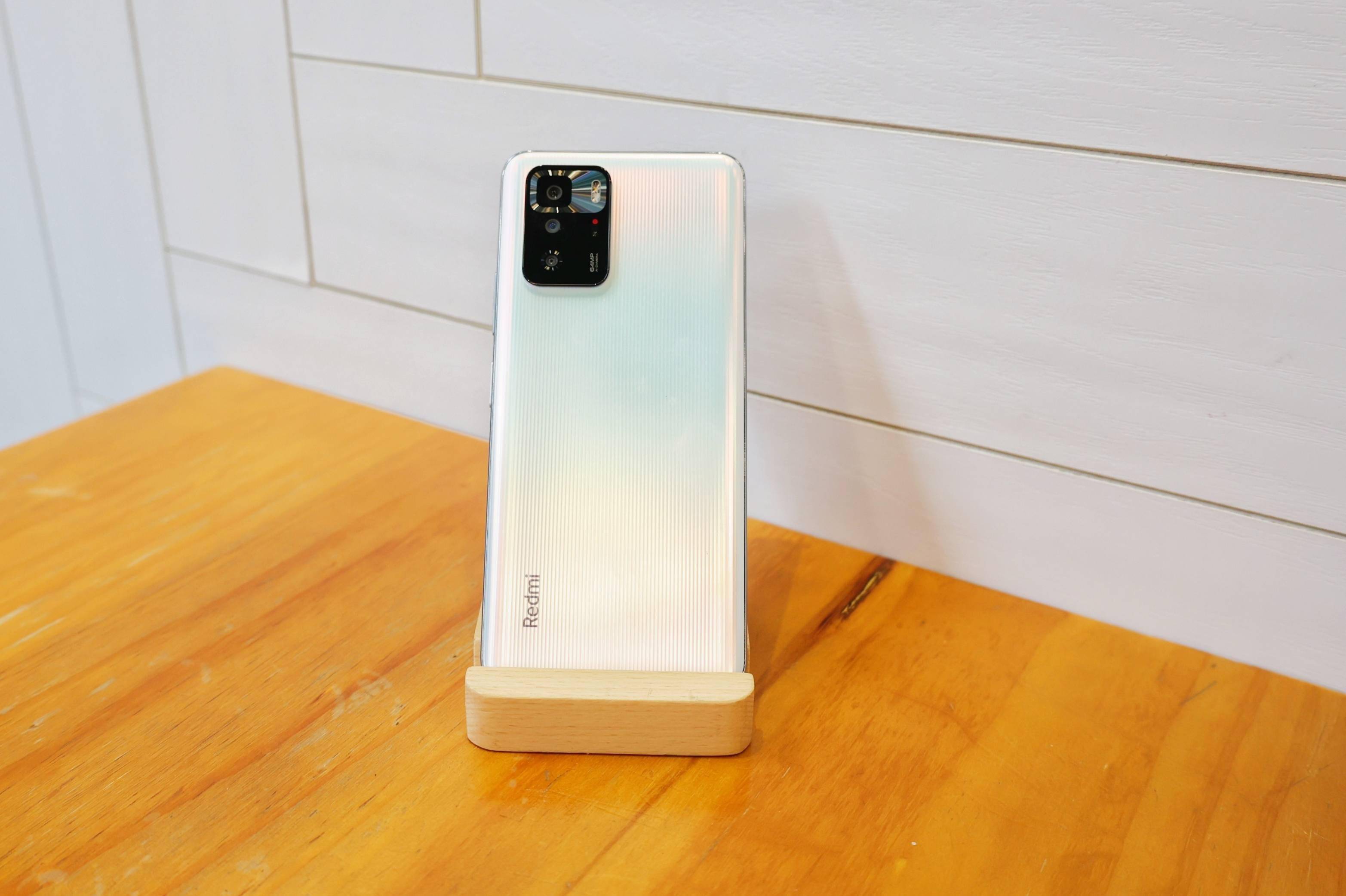 在摄影方面,红米n ote10 pro采用后置三摄组合.