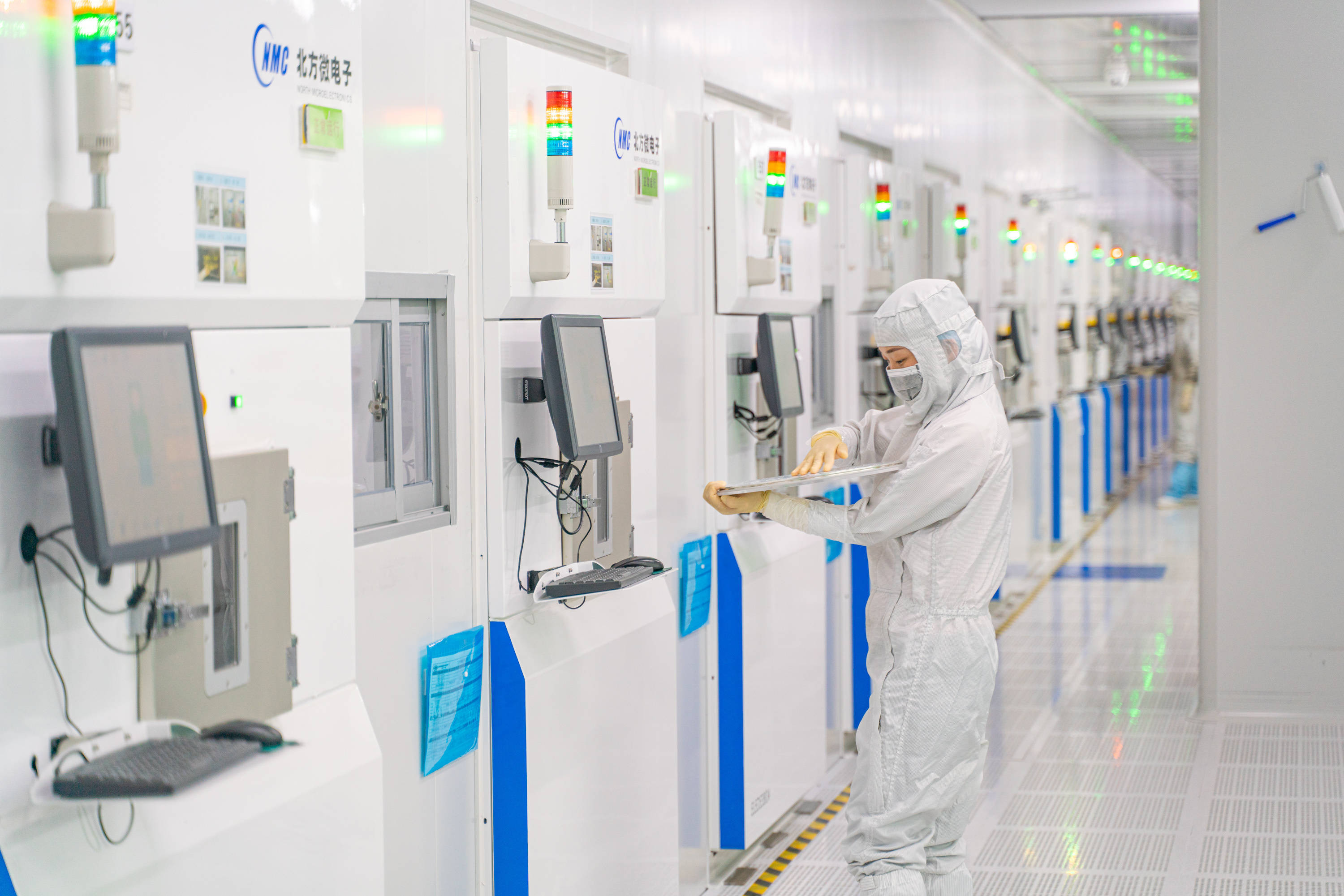 经济,新能源,新一代电子信息和高端装备为核心的七大战略性新兴基地