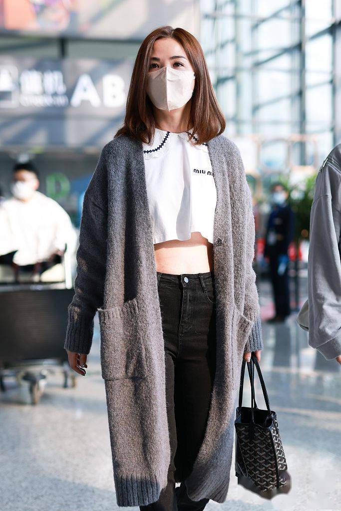 中性 蔡卓妍穿针织长开衫温婉飘逸 内搭露脐娃娃衫清新休闲