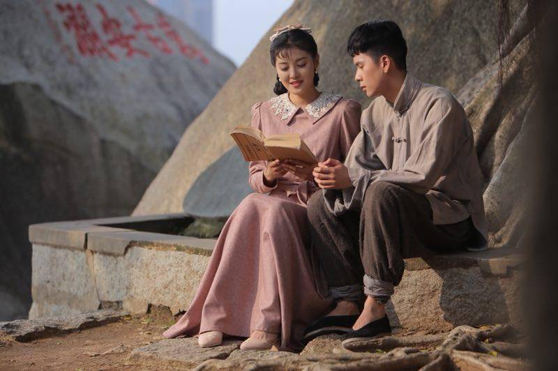 虫虫|一生独守一座楼,一世只爱一个人。《石狮爱情故事》感动上映