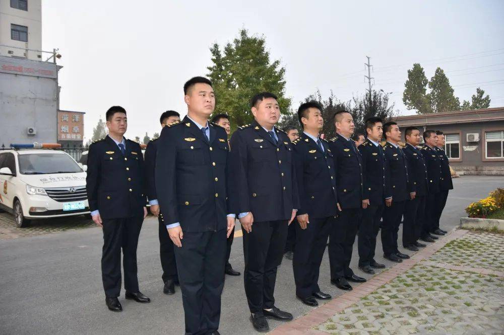 曹县综合行政执法局升国旗制度化大练兵常态化