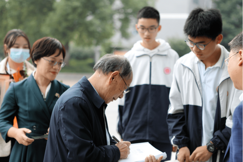 弘揚科學精神傳播科學理念麗水中學新時代科技大講堂之院士進校園活動