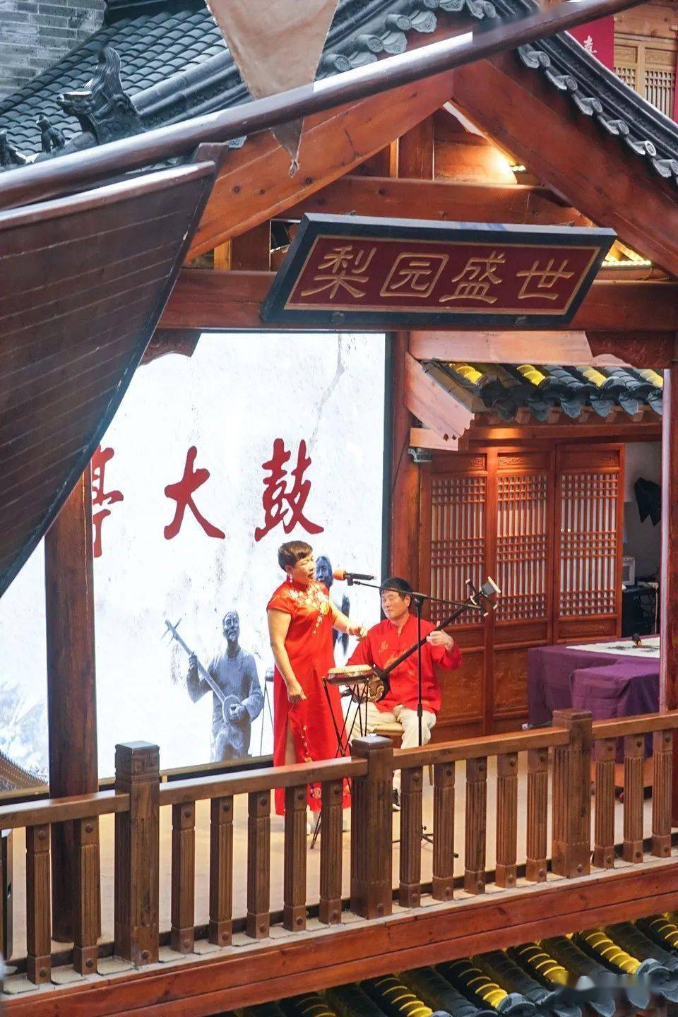 皮影戏,曲艺等节目,来几样唐山特色小吃,既品尝美食,又体验传统文化