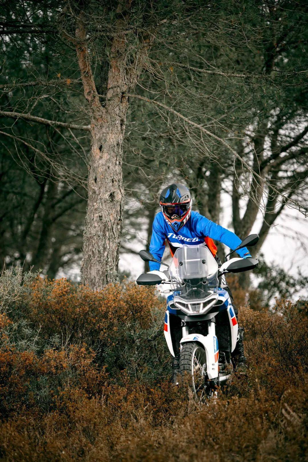 阿普利亚全新探险车tuareg660户外特写