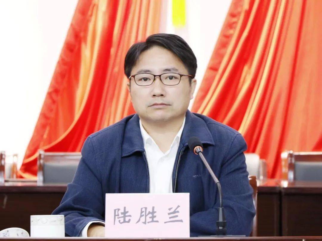 陆胜兰表示分别作表态发言陆胜兰,李群,万礼免去李群同志光福镇党委副