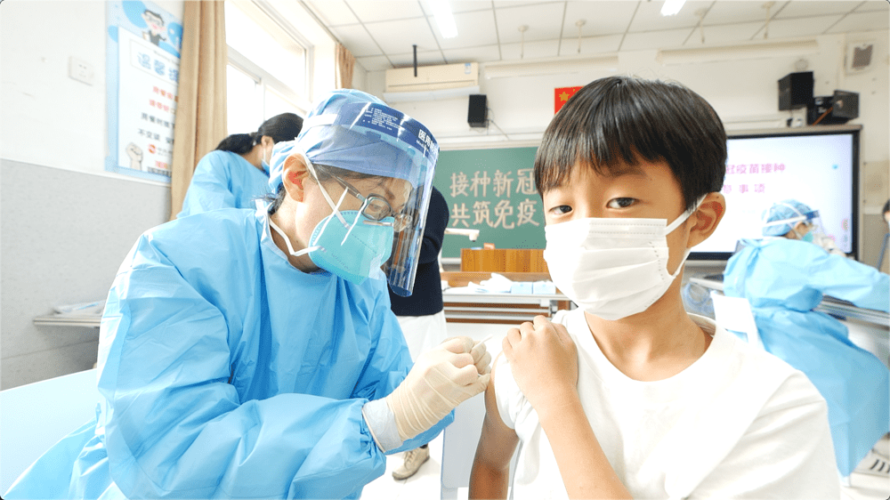 儿童接种新冠疫苗图片