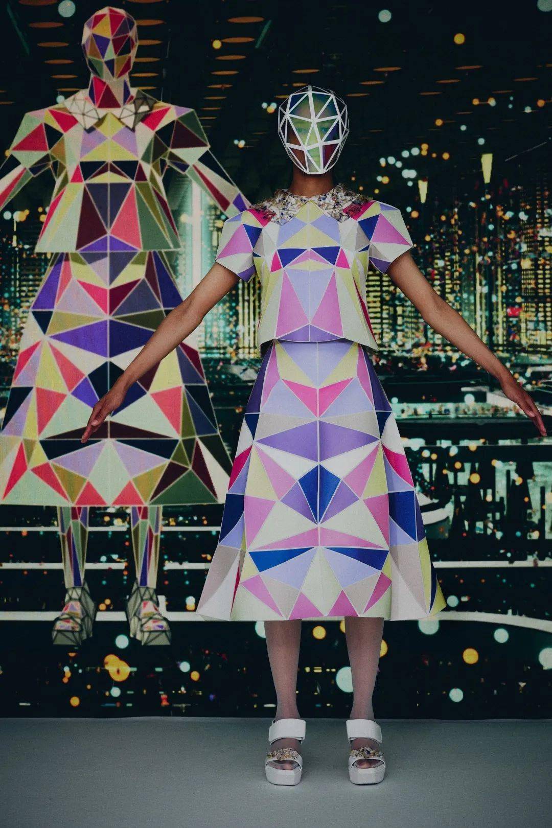 公众 科技感拉满的服装秀！日本三代设计师森永邦彦2022春夏系列发布！