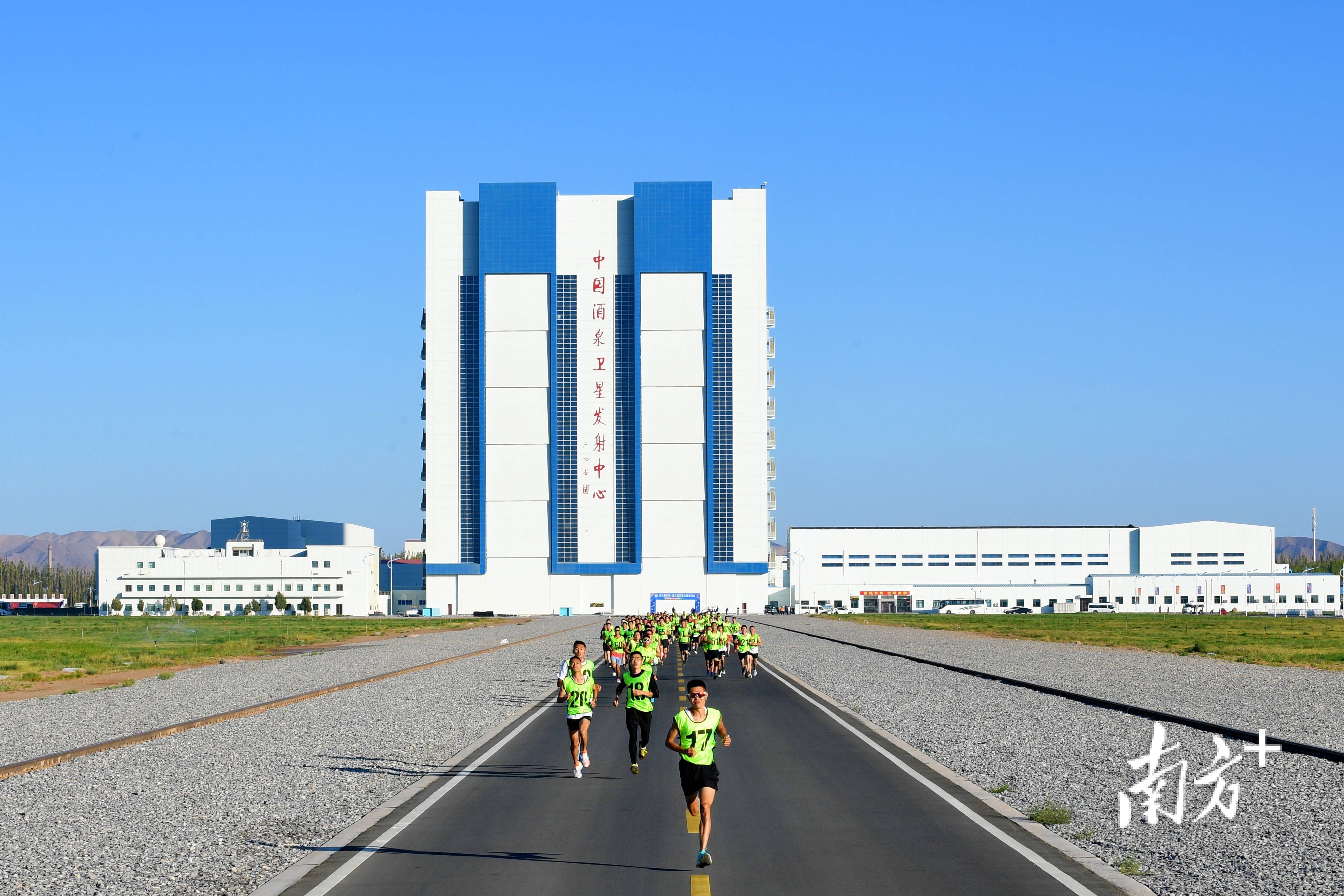 大漠崛起航天人才方阵酒泉今年已执行15次任务高层次科技人才竞相涌现