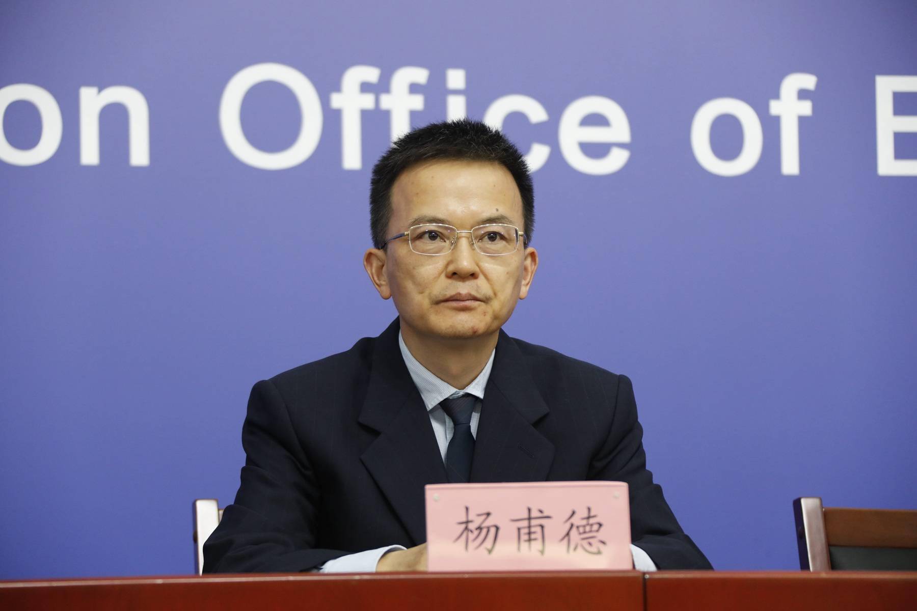 北京回龙观医院党委书记杨甫德介绍了该院做好疫情期间心理调适,持续
