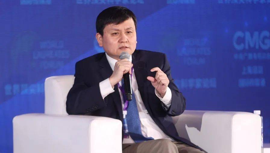 定义|关于新冠疫苗，张文宏辟了个谣