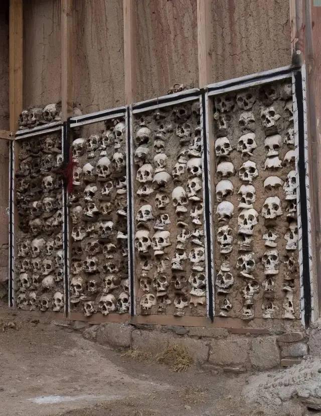 天葬是藏族文化必不可少的部分,而保留头骨确是十分罕见