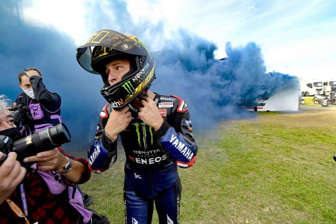 夺冠时刻:2021 motogp 世界冠军 夸塔拉罗