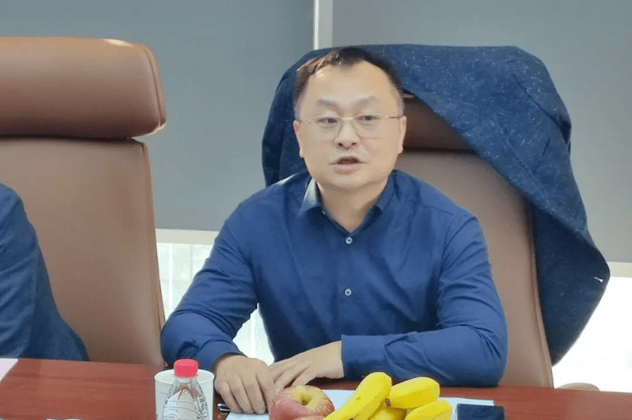 广告位招租广告:亚士创能广告:豫宏集团广告:雨中情防水孙哲会长宣读