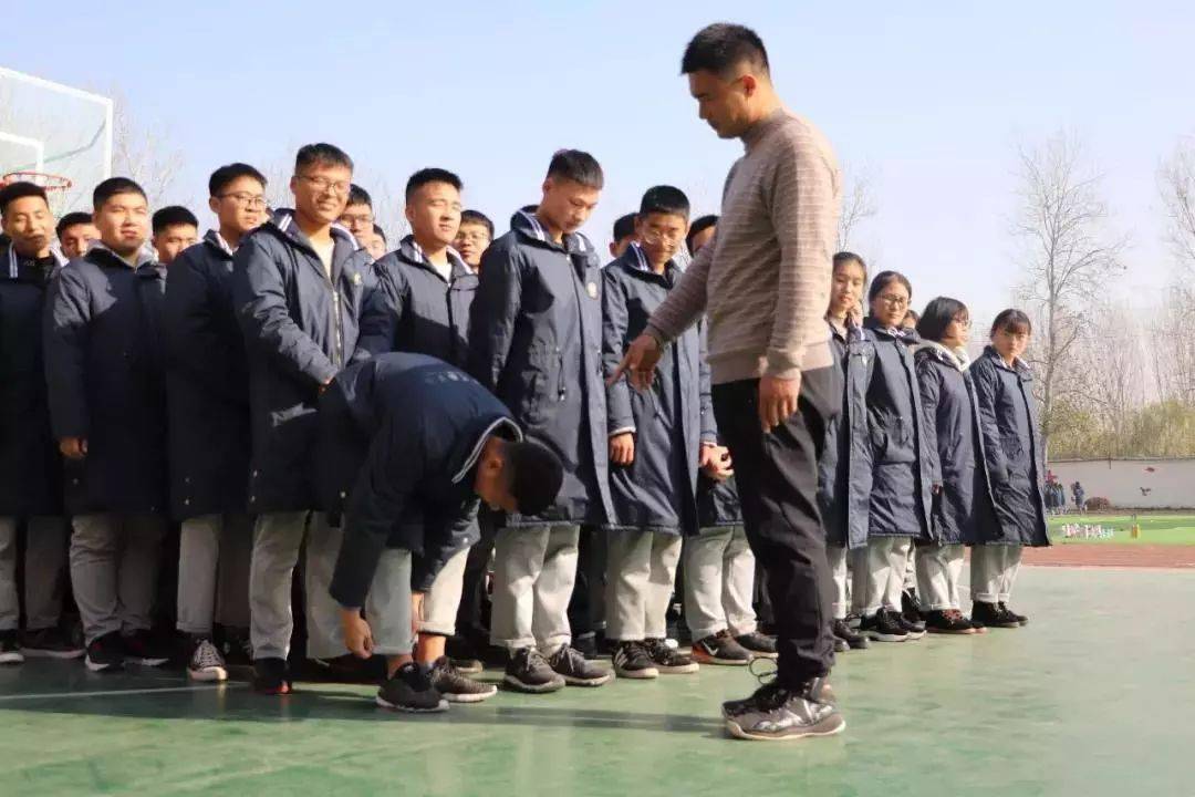 血管 “露脚踝”会有什么后果？学校严查了！