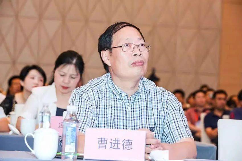 云大校友风华录曹进德一天不做研究浑身就不舒服