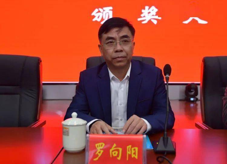 感恩奋进向阳而生一一吉水二中举行第六届向阳奖学金颁奖大会