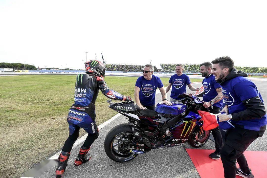 夺冠时刻 21 Motogp 世界冠军夸塔拉罗 Yamaha