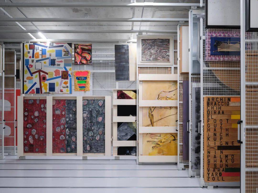 这个大号盆栽是仓库是博物馆也是艺术品商店