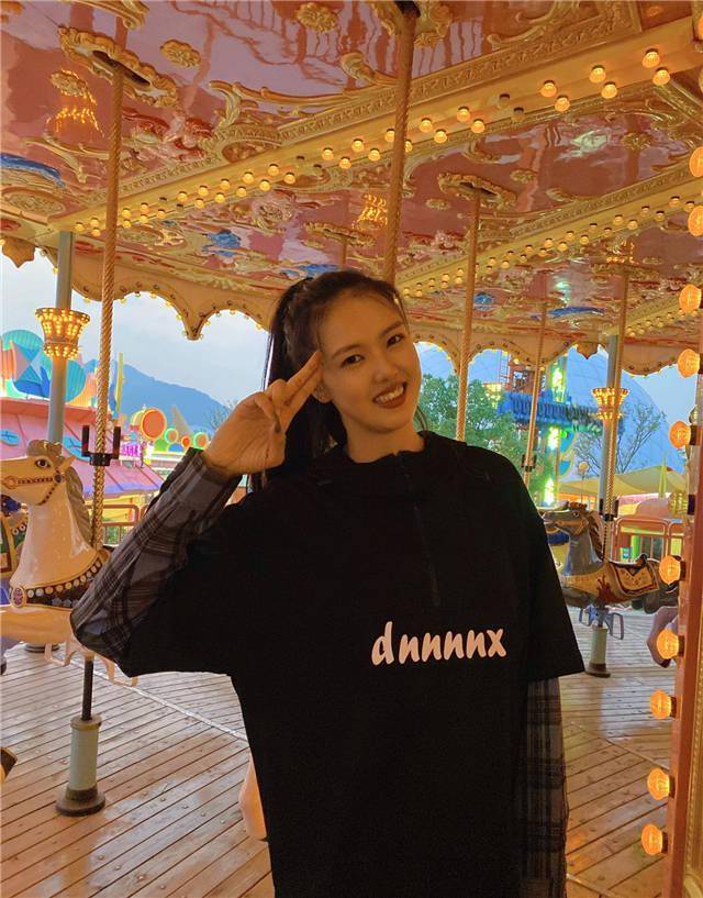 小伙子|吴冠希教张常宁打篮球！老公炫耀女排头号美女背影：媳妇腿长1米2