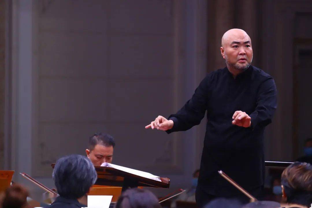 著名指挥家刘沙加盟天交新乐季,联袂钢琴家张放,小号演奏家李念,演绎"