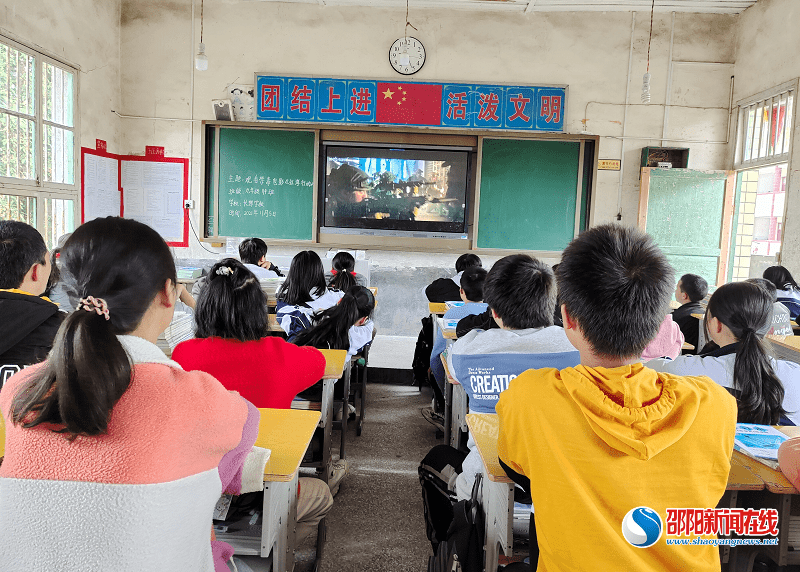 教育|隆回县荷田乡长鄄学校组织学生观看禁毒教育电影活动