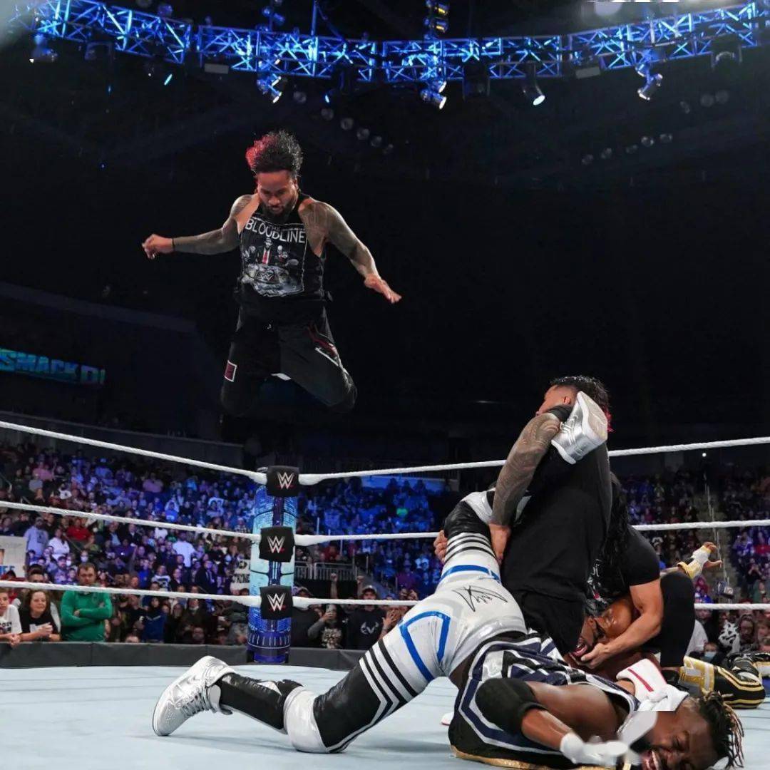 血亲家族已是摔角界最强反派团队罗曼与乌索兄弟该如何配合