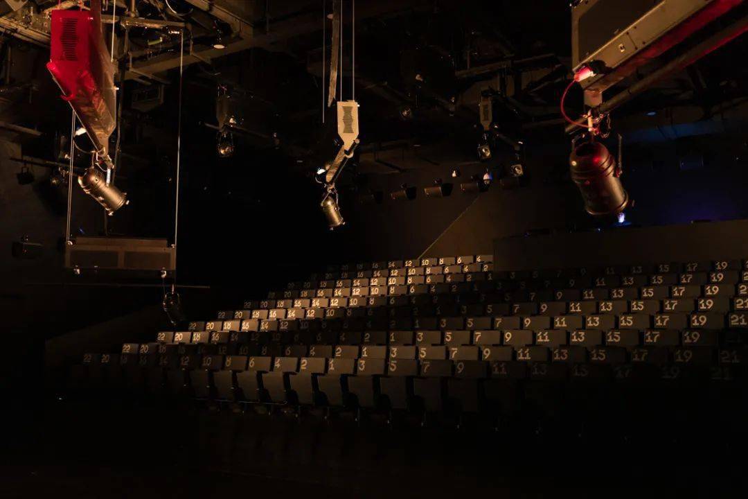 大剧院小剧场变身newbox先锋舞美和沉浸音效开创更多元新模式