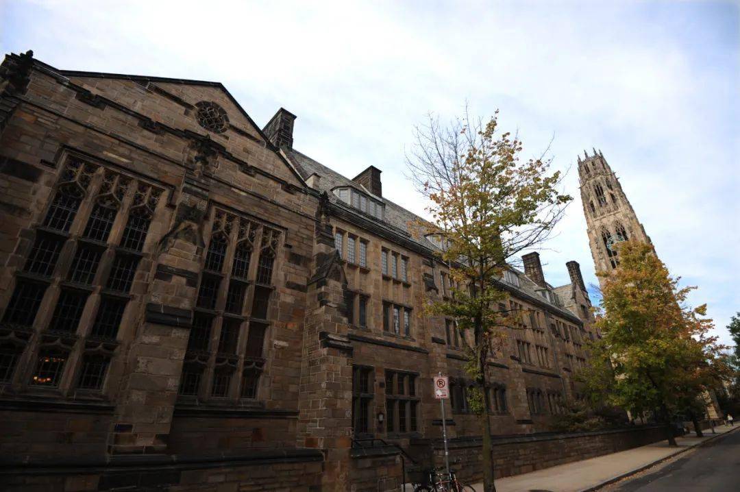 耶鲁大学遭“40个炸弹”威胁惊动FBI