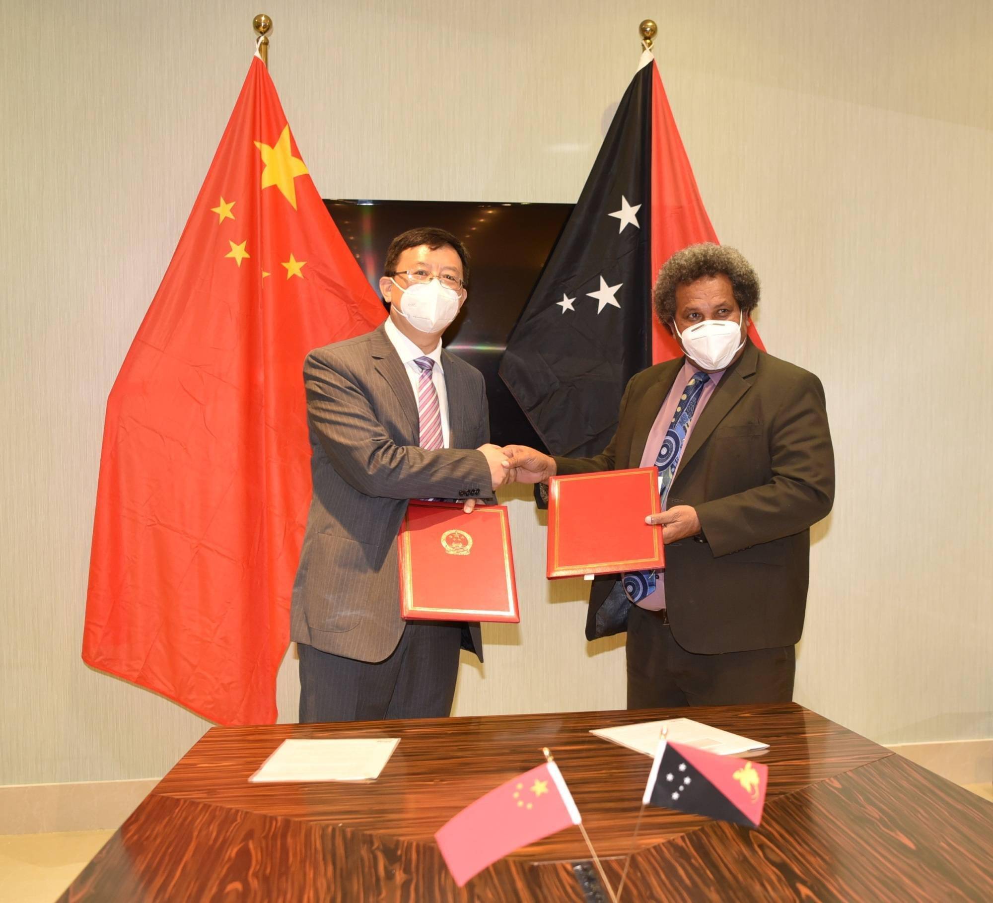 专访中国驻巴布亚新几内亚大使曾凡华