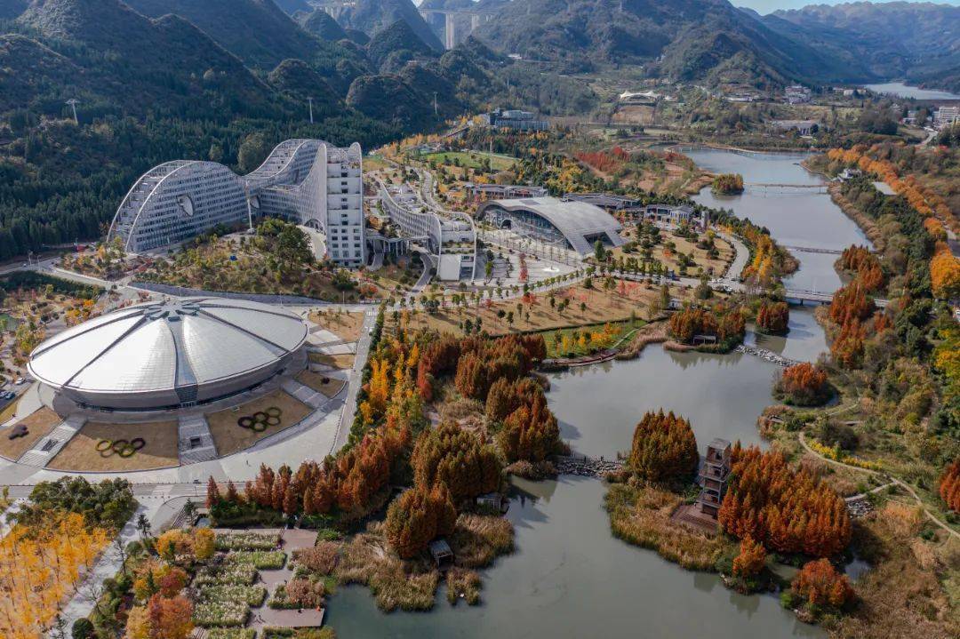 秋韵～揭开"贵州最美大学"的神秘面纱_六盘水