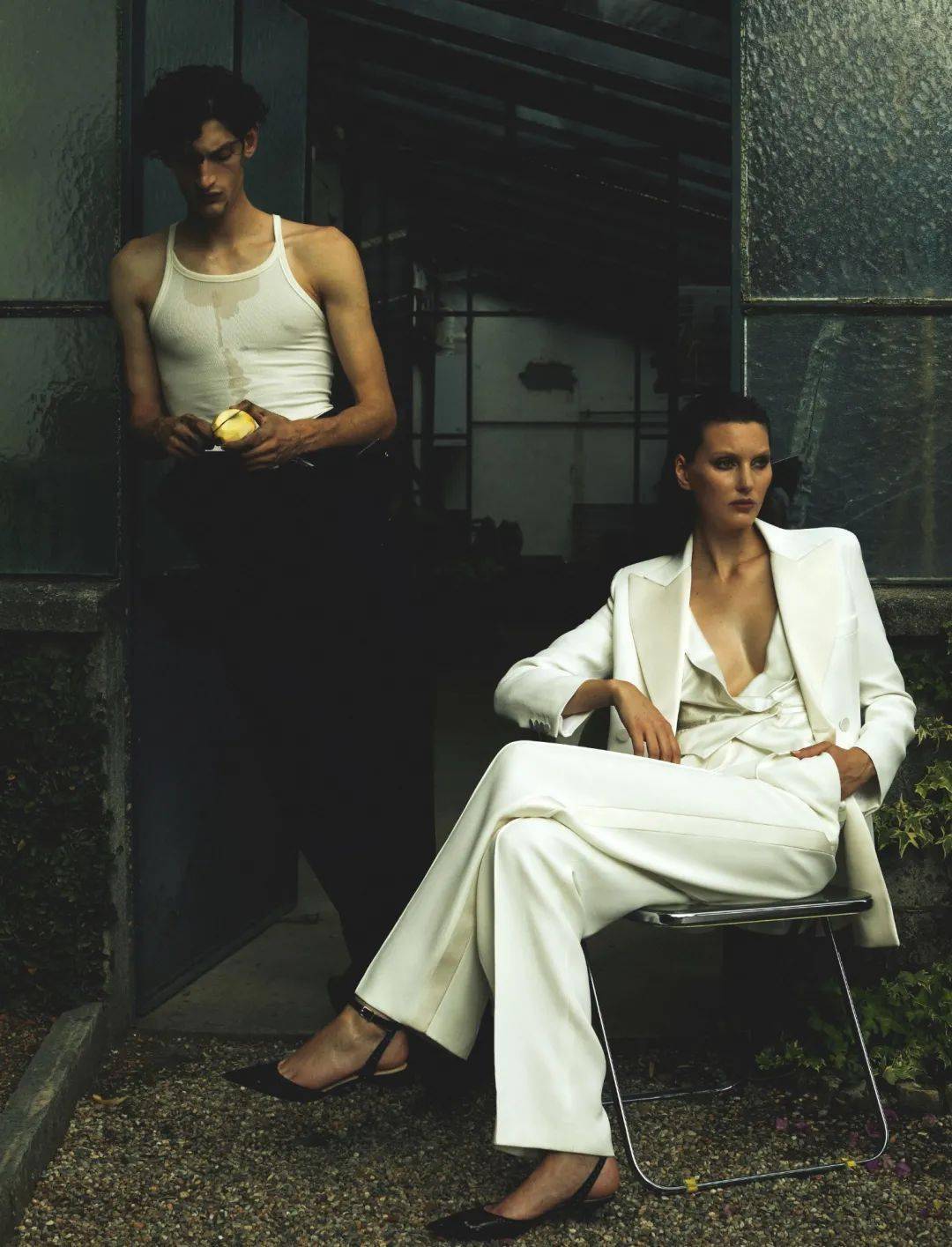 黑色 别穿阔腿裤了！今冬这4条裤子最流行，时髦显瘦，怎么搭都好看！