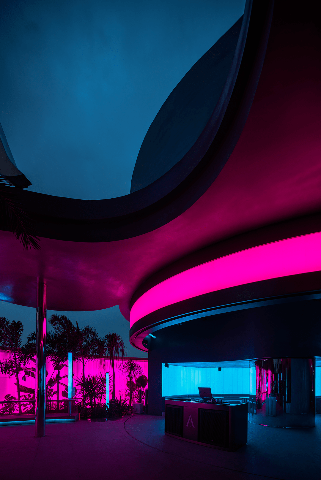 赛博朋克风的酒吧空间设计,是你意想不到的酷