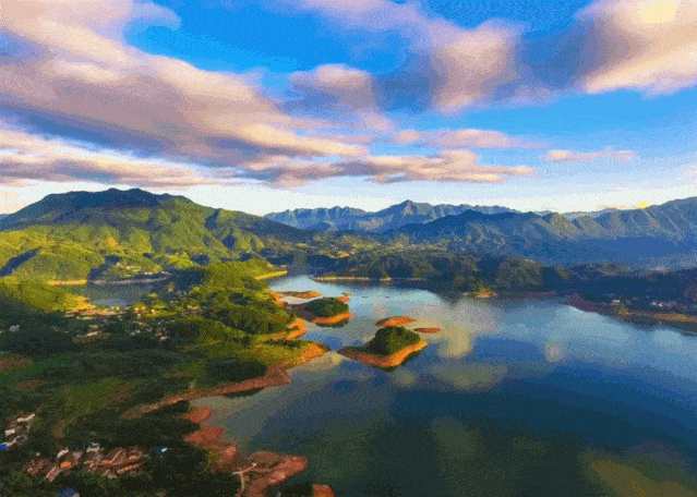 "打卡点,更有一锅极致鲜的鱼头风炉等老底子遂昌味道和秘境美宿等着你