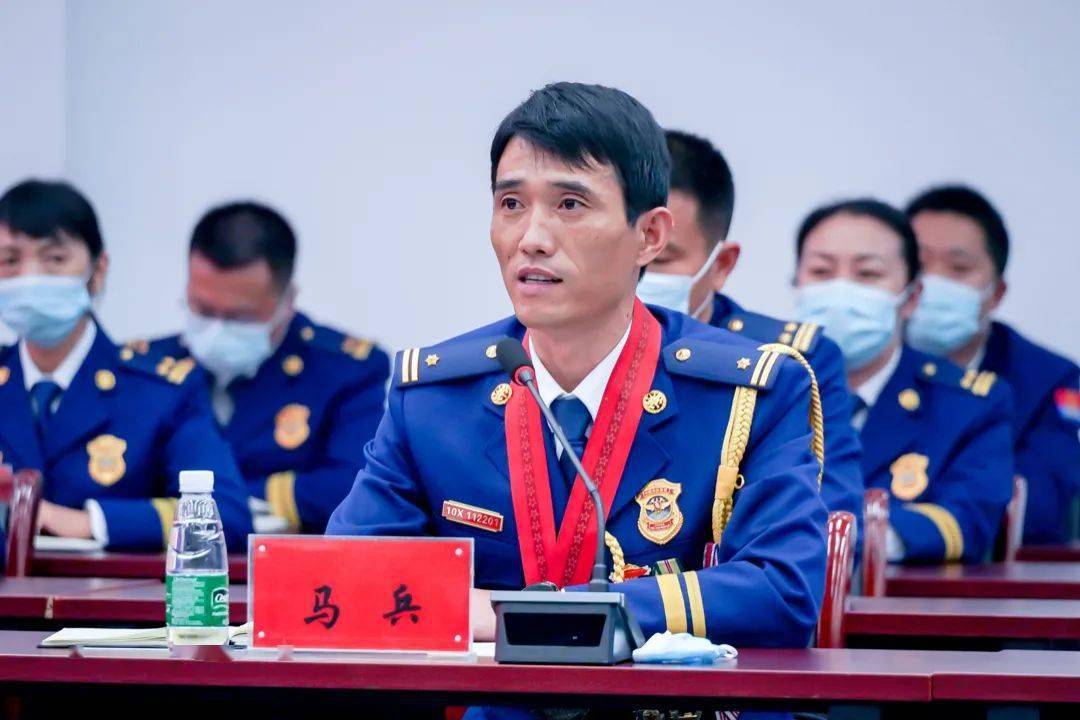 总队召开全国应急管理系统先进模范和消防忠诚卫士表彰代表欢迎座谈会