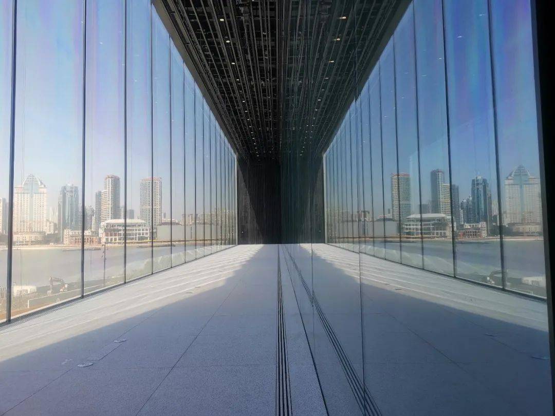 浦东美术馆:黄金地理位置上的诗意建筑_外滩