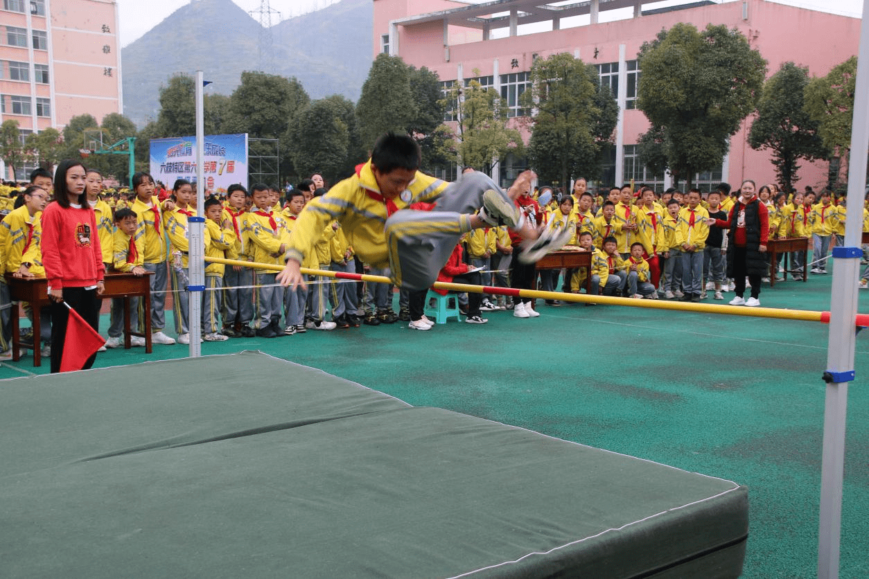 六枝特区第六小学举行第七届阳光体育快乐成长田径运动会