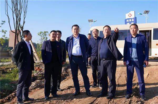 黄劲松调研乡镇污水处理厂管网建设工作