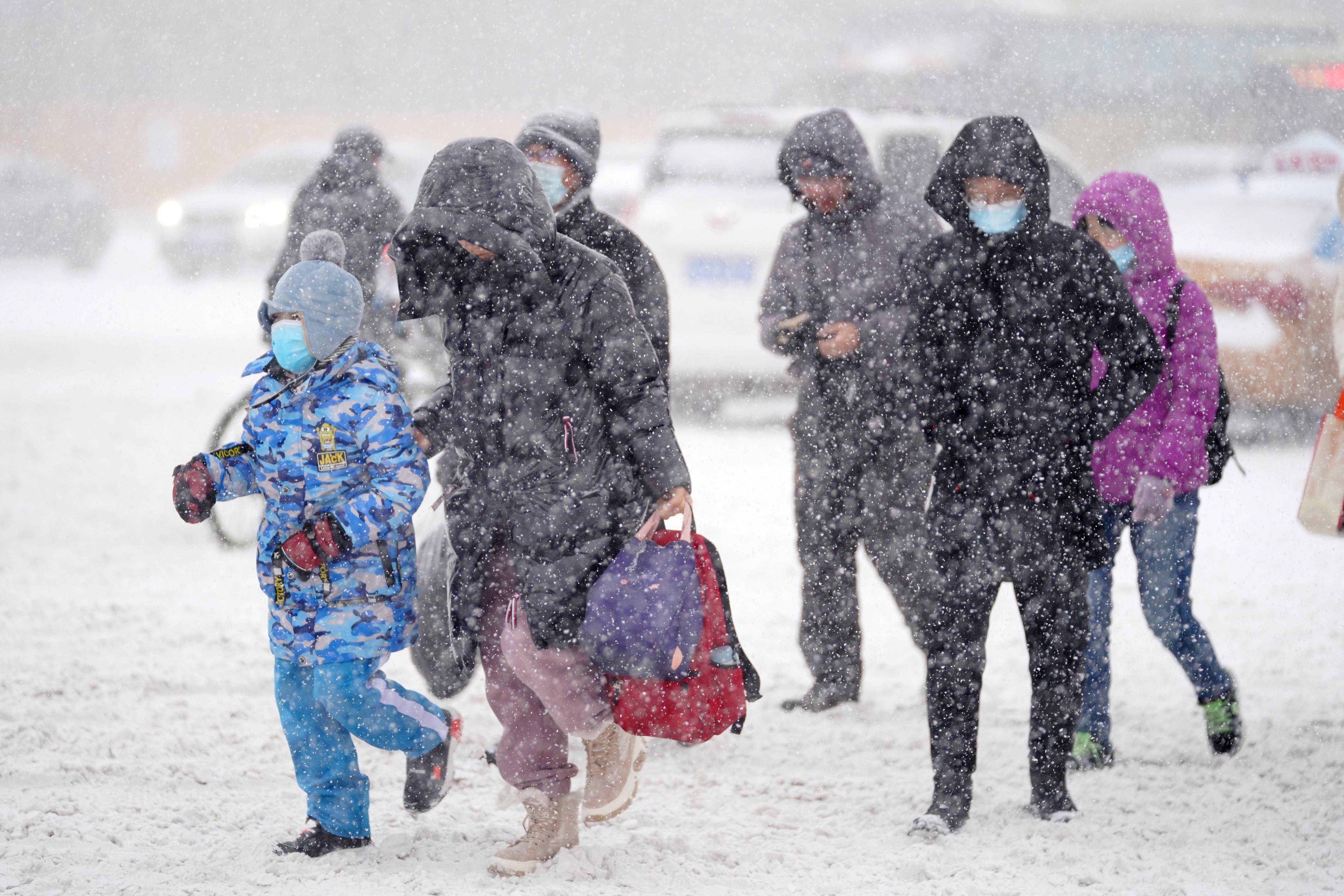 暴雪冻雨侵袭!库伦旗最深积雪50厘米,东北多条高速公路封闭