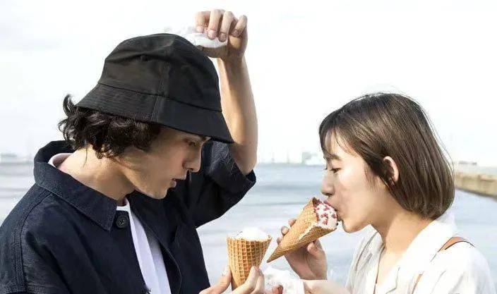 直播间|赵丽颖秒变小迷妹，这个男人不简单啊