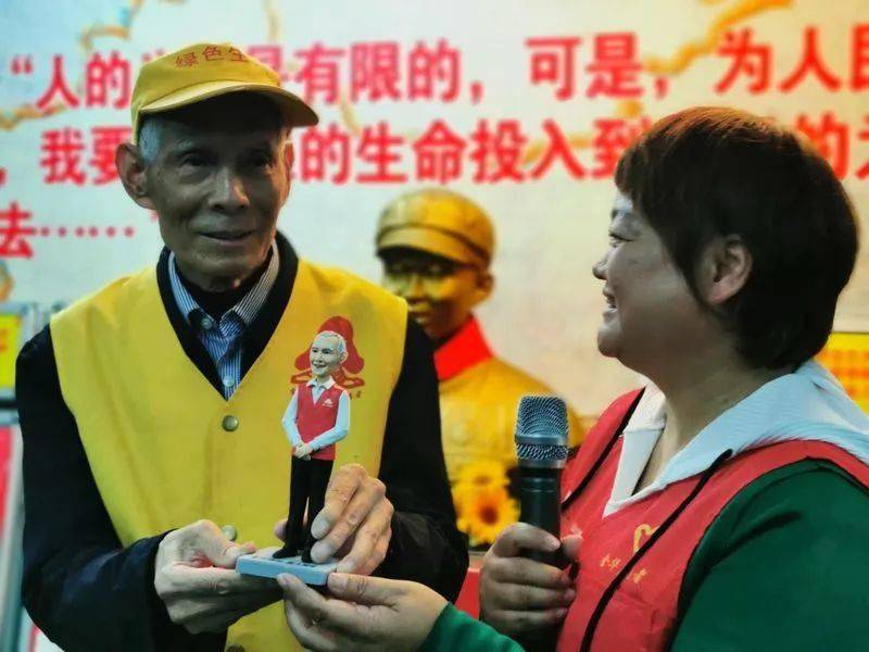 "雷锋老人"曹荣安83岁生日:把庆生变成学雷锋推进会,并再次捐款8.88万