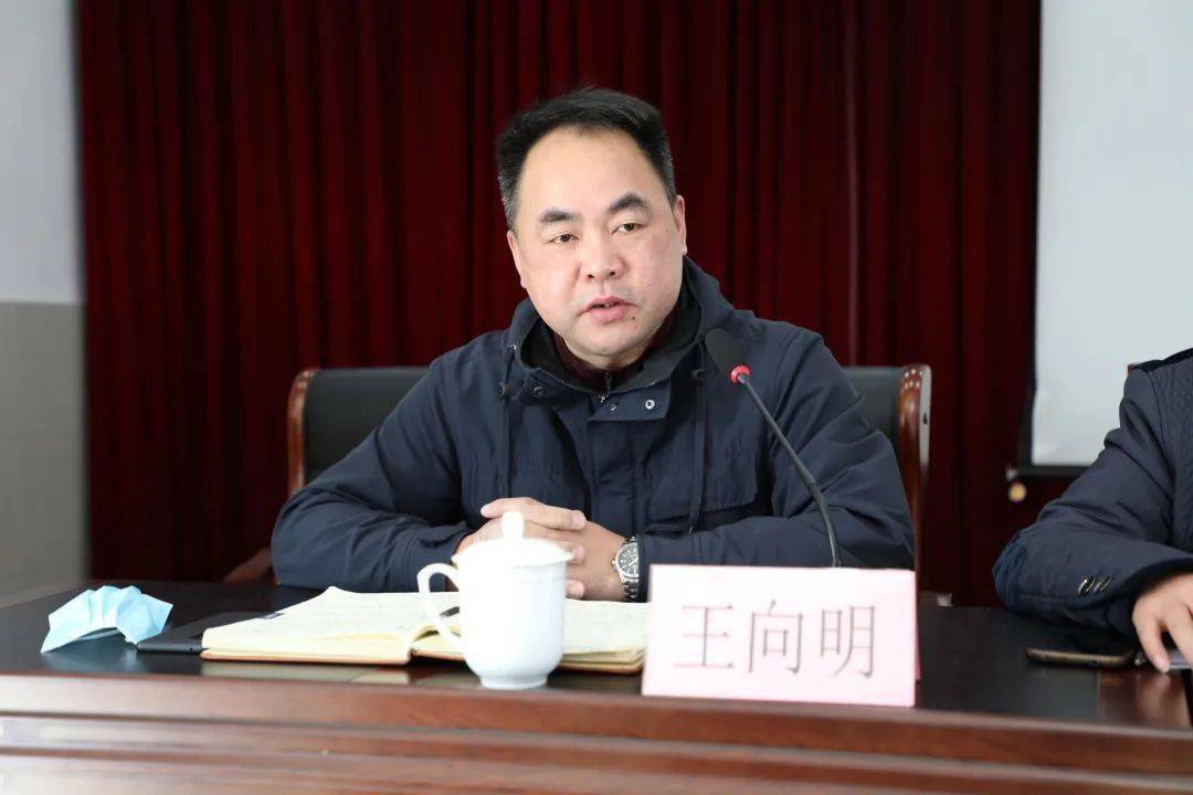 区人民检察院党组书记李剑军以正式代表候选人身份与